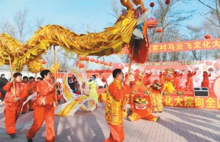 遼寧百臺農(nóng)民春節(jié)晚會接續(xù)上演：“村晚”搭臺 唱響鄉(xiāng)村振興曲